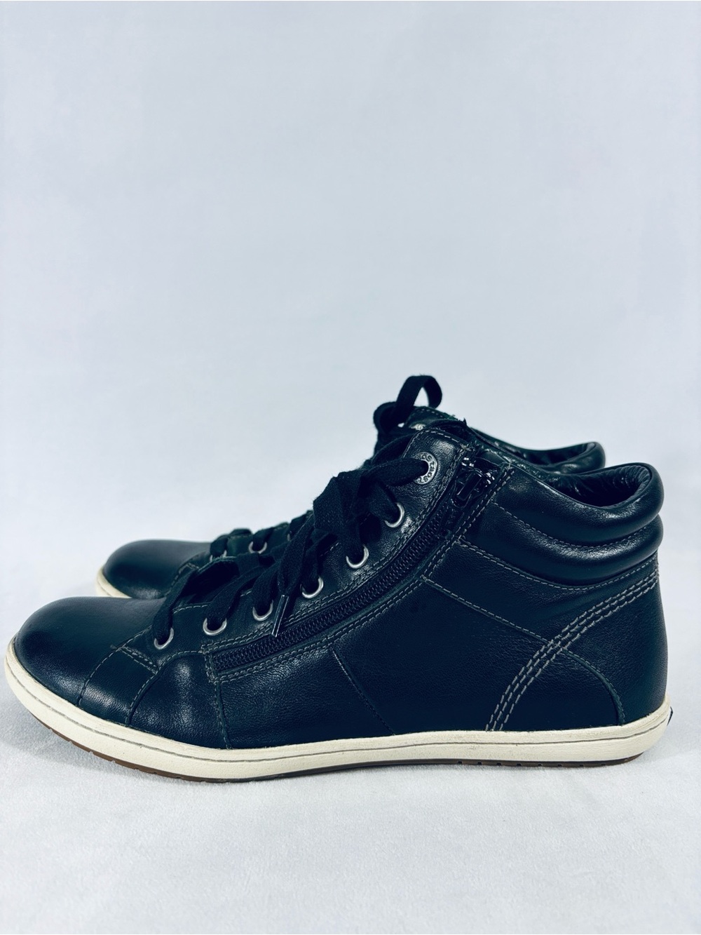 Taos Footwear Winner High-Top Lace Up Leather Sneakers Black Side Zip 10 **